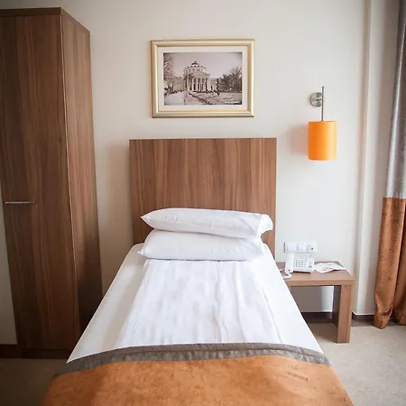 Ambasador Hotell 4*